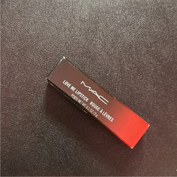 MAC 427 Shamelessly Vain Love me Lipstick - Picture 2 of 3